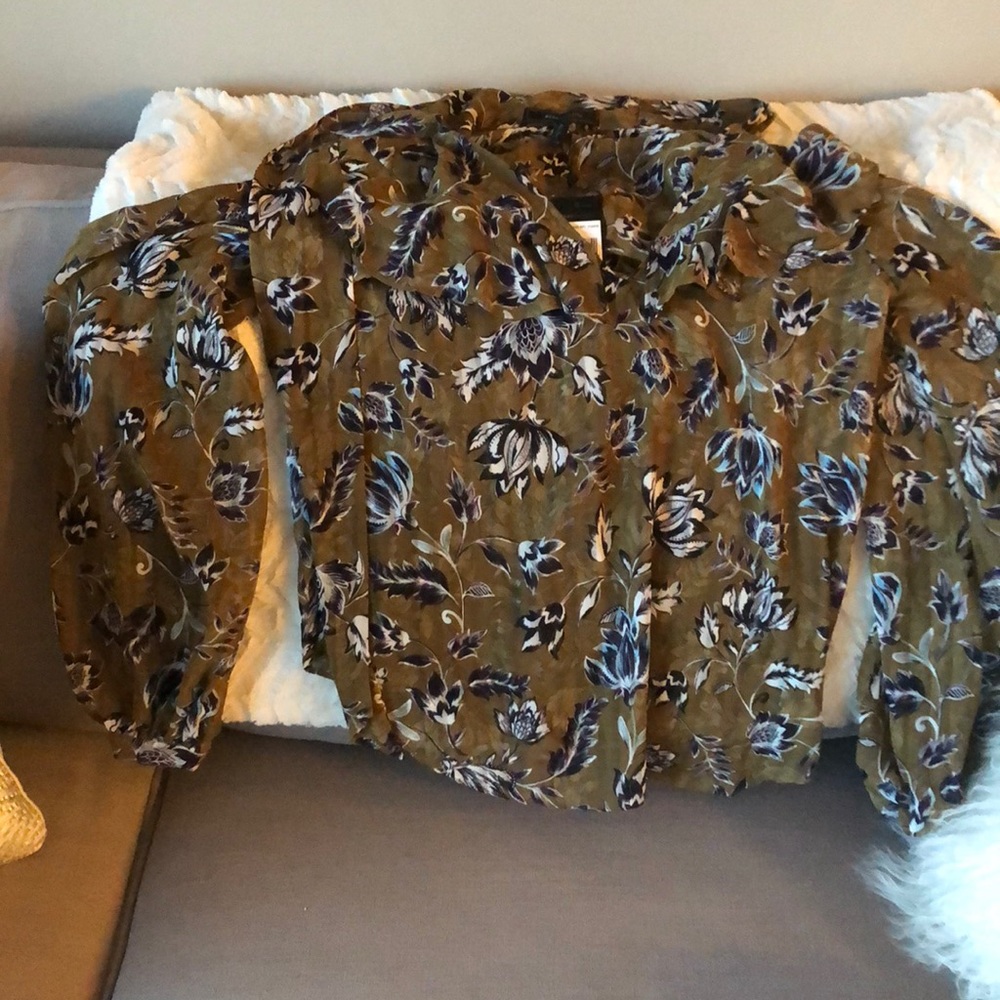 BCBG brand new floral print top!